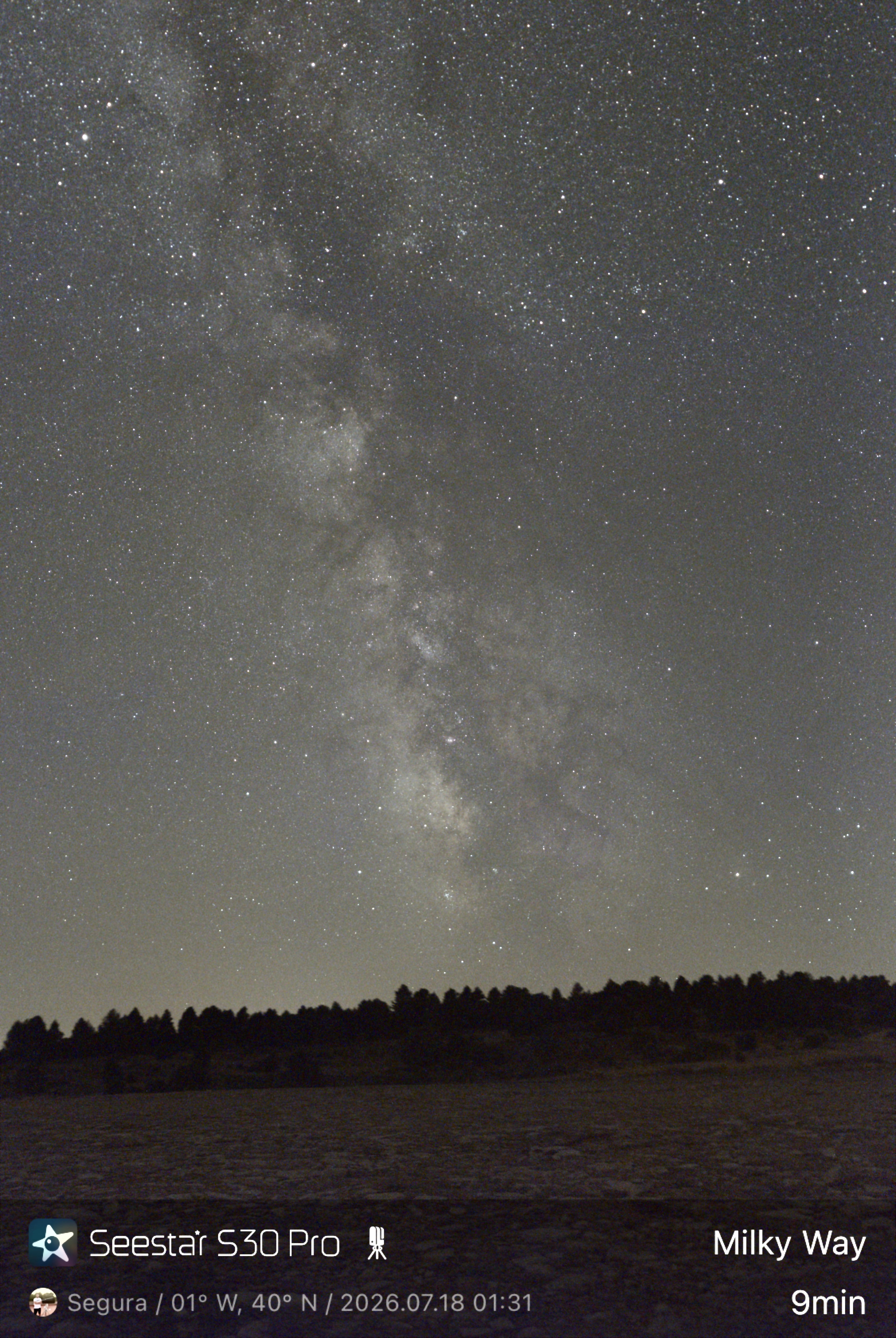 La Vía Láctea sobre el horizonte capturada con el Seestar S30 Pro